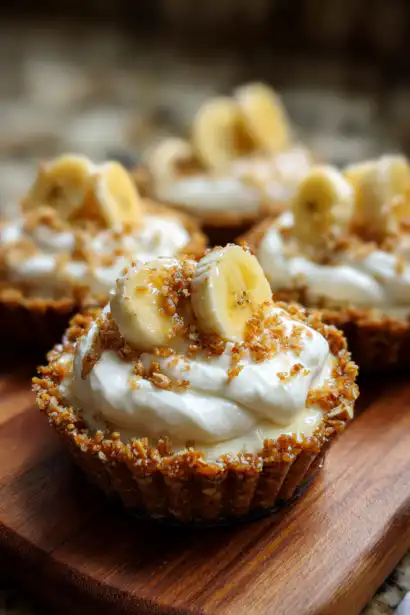 no-bake mini banana cream pies