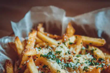 Garlic Butter Parmesan Fries featured