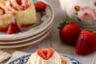 strawberry rolls recipe featured